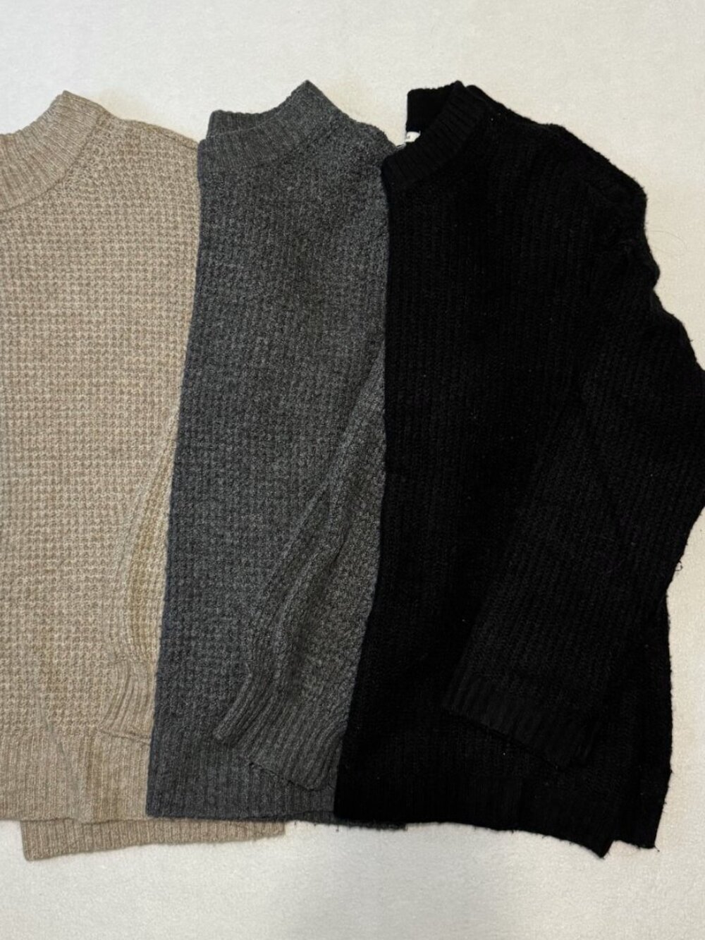 American Eagle Sweaters XS/S - Lot of 3
